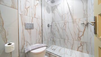 Basic Double Room | Bathroom | Shower, hair dryer, towels