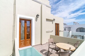 Quarto casal básico | Vista da sacada