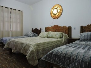 Minibar, free WiFi, bed sheets