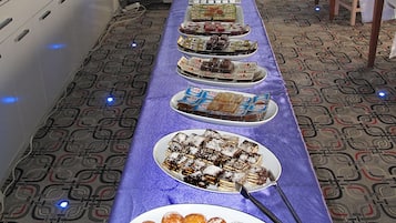 Free daily buffet breakfast