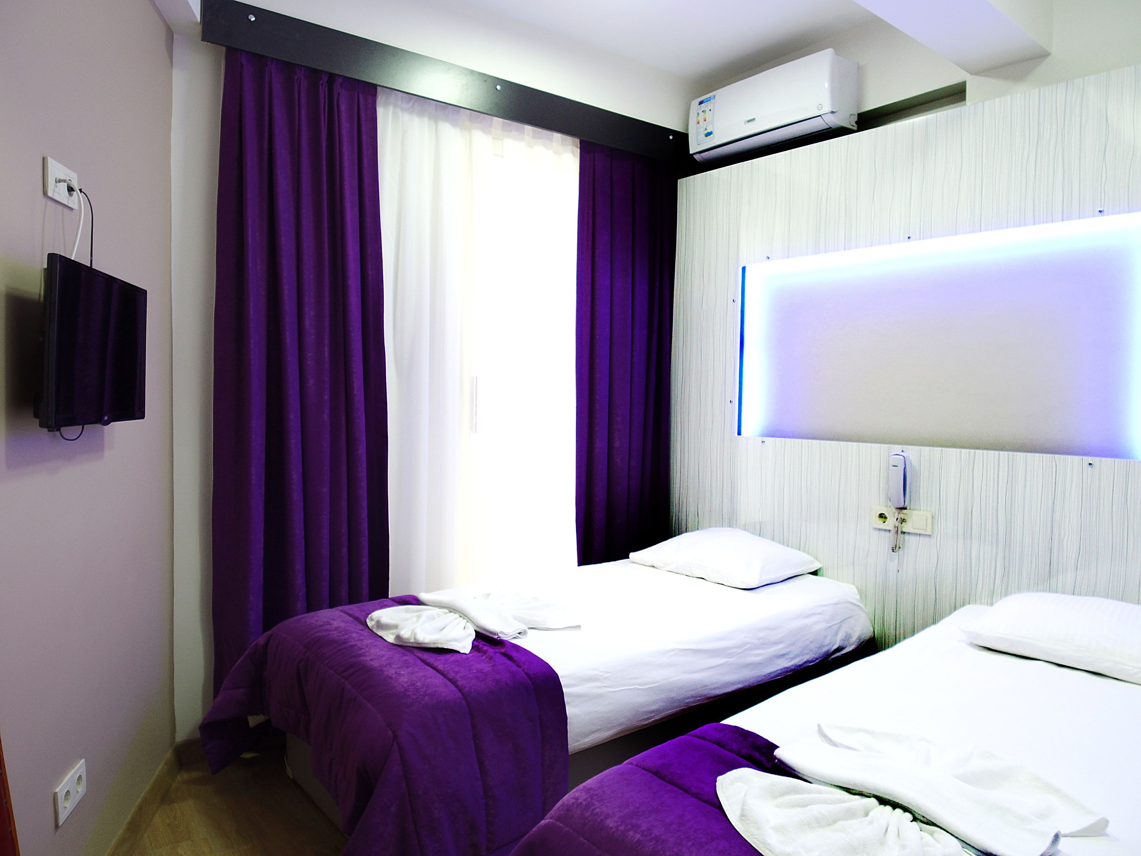 Minibar, Schreibtisch, kostenloses WLAN, Bettwäsche