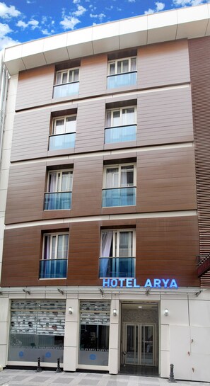 Front of property - Kadikoy Arya Hotel (Istanbul)