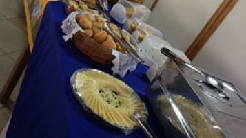 Café da manhã continental todos os dias mediante uma taxa