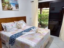 Escritorio y espacio para trabajar con laptop