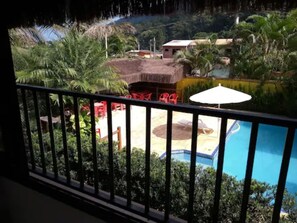 Chalet Premium, 2 habitaciones | Escritorio y espacio para trabajar con laptop 