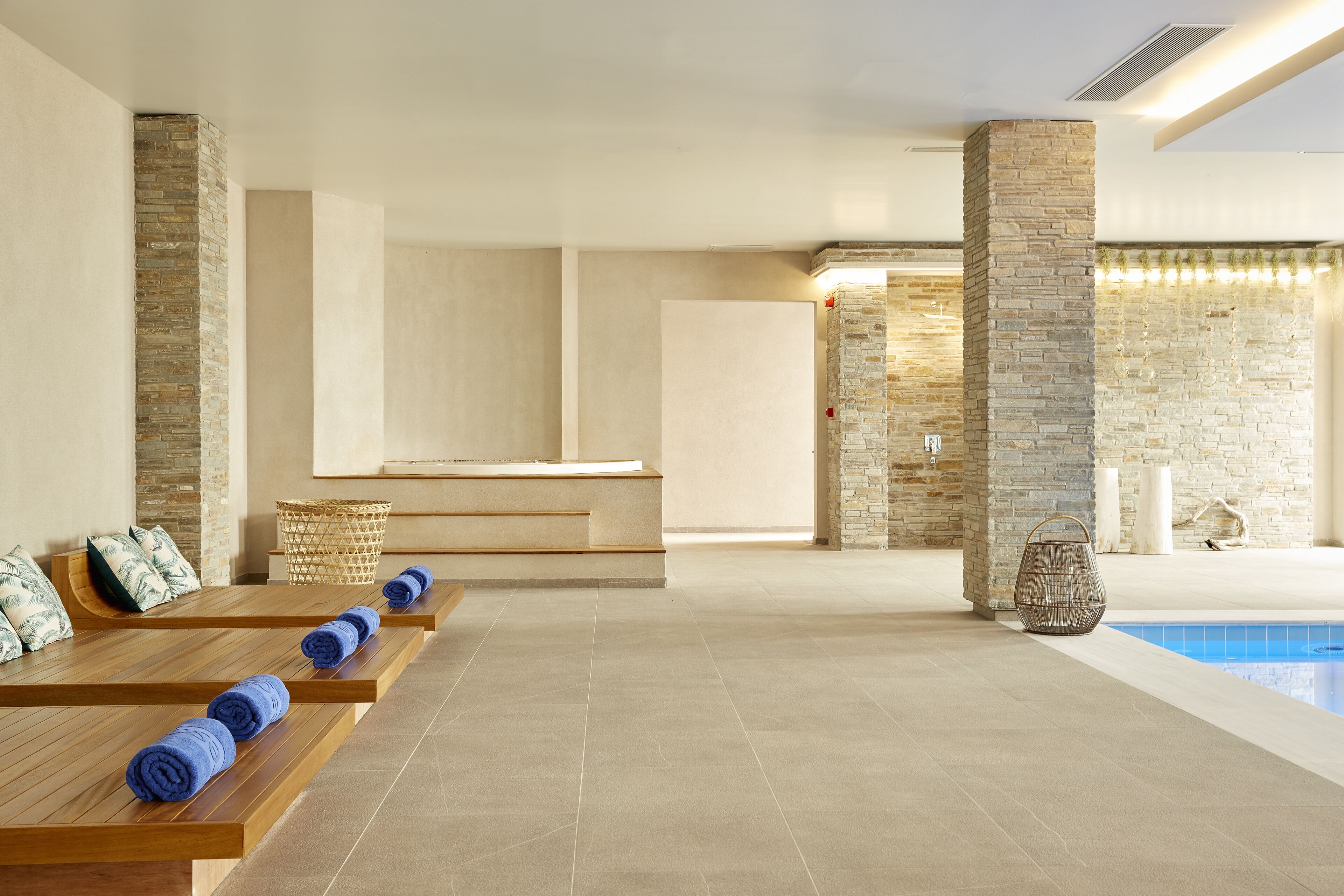 Indoor pool, seasonal outdoor pool, pool umbrellas, sun loungers