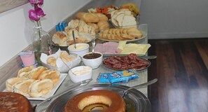 Free daily buffet breakfast - Sumare Hotel (Florianópolis)