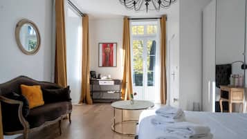 Deluxe Room | Egyptian cotton sheets, premium bedding, memory foam beds, desk