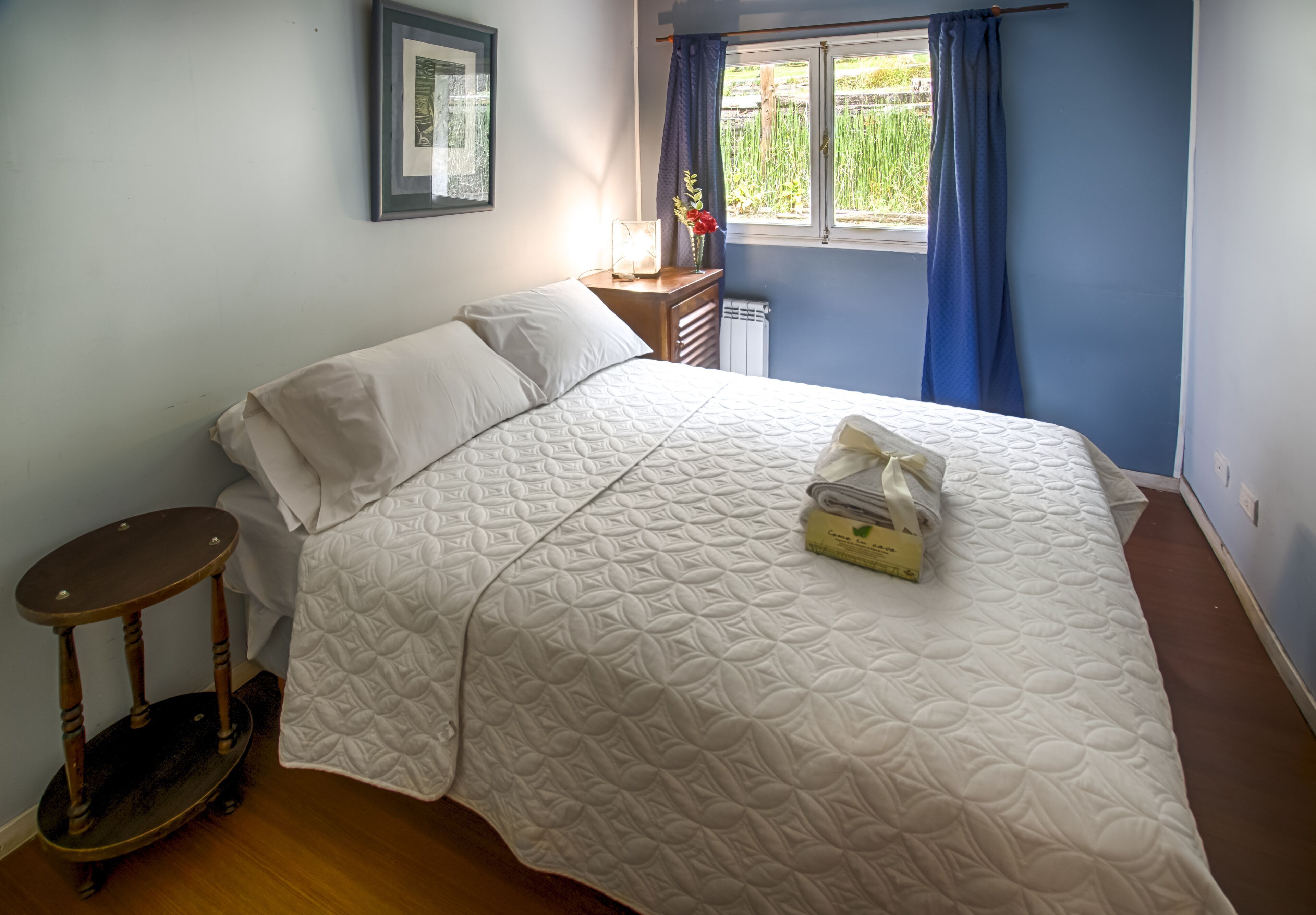 Ropa de cama de alta calidad, edredón y minibar 