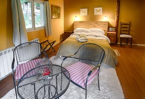 Quarto casal superior (Kantaka) | Vista para o jardim