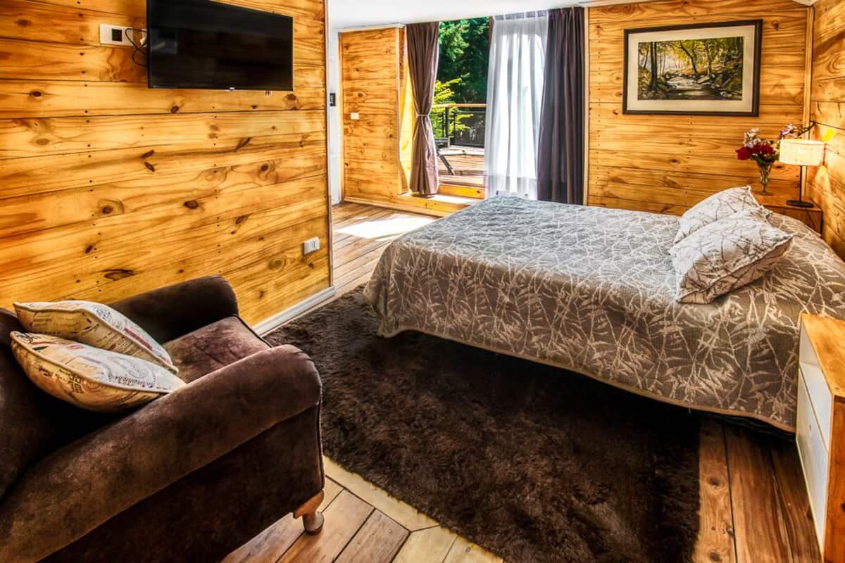 Ropa de cama de alta calidad, cubrecamas y minibar