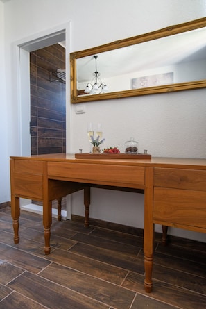 Familien-Suite, Poolseite | Zimmerservice