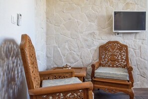 Family Suite, Poolside | Living area | 80-inch flat-screen TV with satellite channels, TV, Netflix - Villa Trau dOro (Trogir)