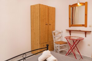 Habitación triple | Ropa de cama hipoalergénica y decoración individual