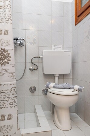Triple Room, Balcony | Bathroom