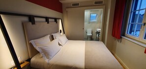 Suite superior | Ropa de cama de alta calidad, minibar, caja fuerte y escritorio