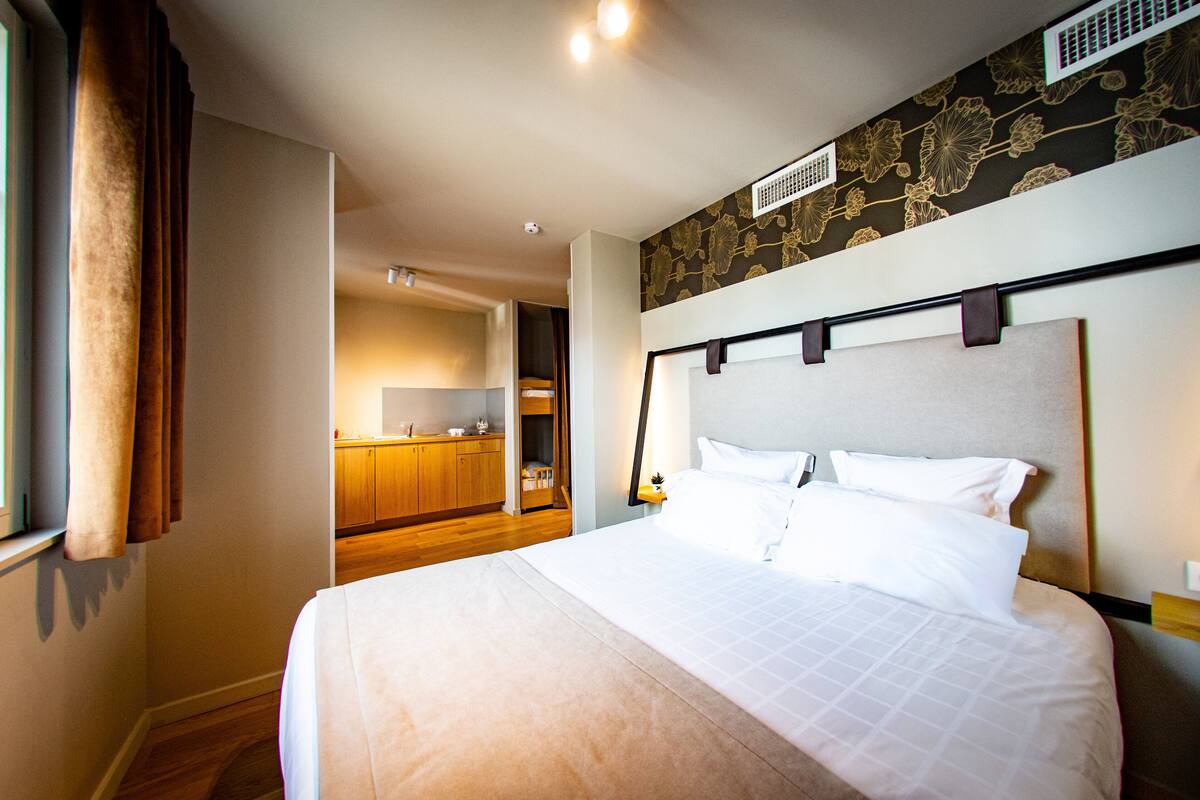 family studio, 1 bedroom, accessible | premium bedding, minibar, in-room safe, desk