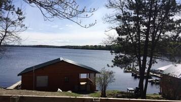 Kabin, 2 kamar tidur, pemandangan danau (No. 9) | Didekorasi berbeda-beda dan dilengkapi dengan perabotan berbeda-beda