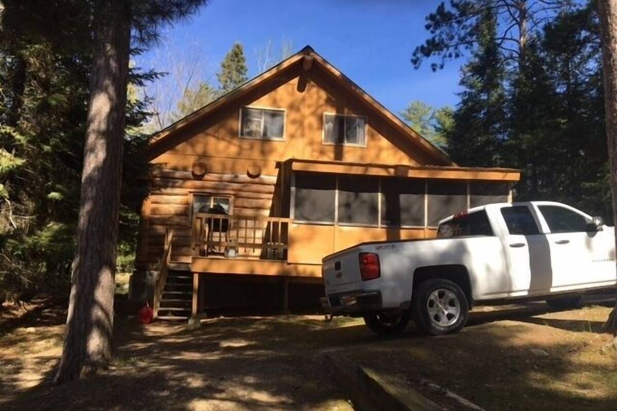 Cabane, 4 chambres, vue partielle sur le lac (No. 15) | Façade de l’hébergement