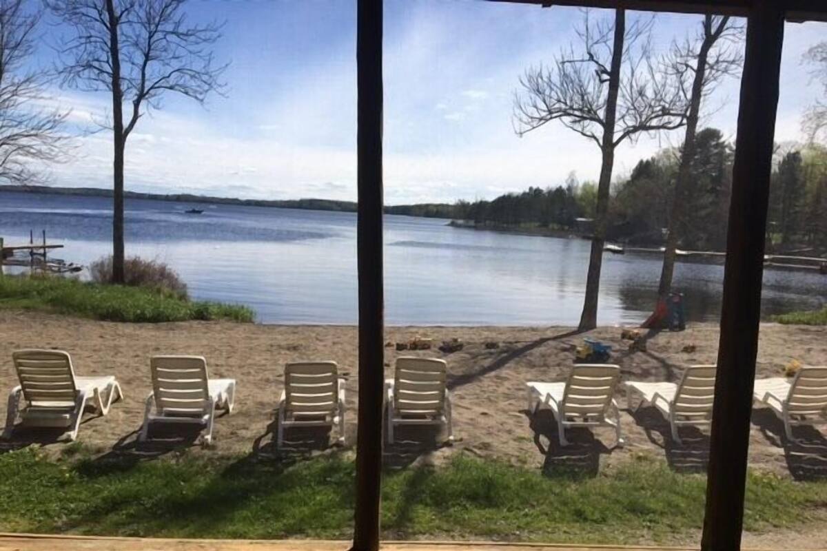 Studio (Lakefront - No. 3) | Vue sur le lac