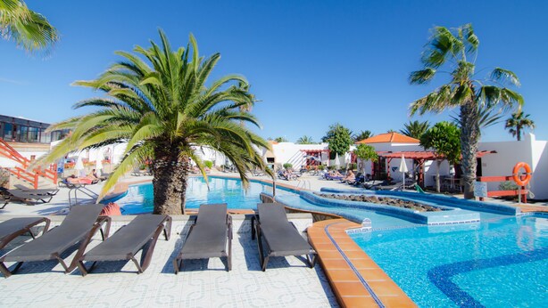 Outdoor pool - Bungalows Castillo Club Lake (Antigua)