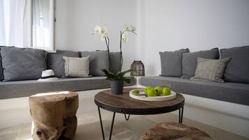 Duplex, 4 Bedrooms, Sea View (Angelica) | Living room | LED TV