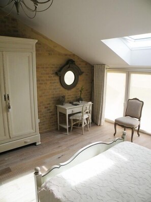 Habitación doble (Coeurs) | Decoración personalizada, muebles diferentes y escritorio