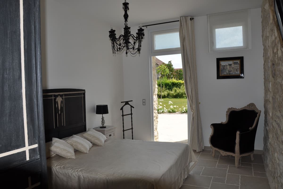 Double Room (Baroque) | Dihias secara berasingan, dilengkapkan perabot secara berasingan, meja