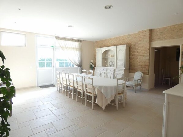 Vista frontal de la propiedad