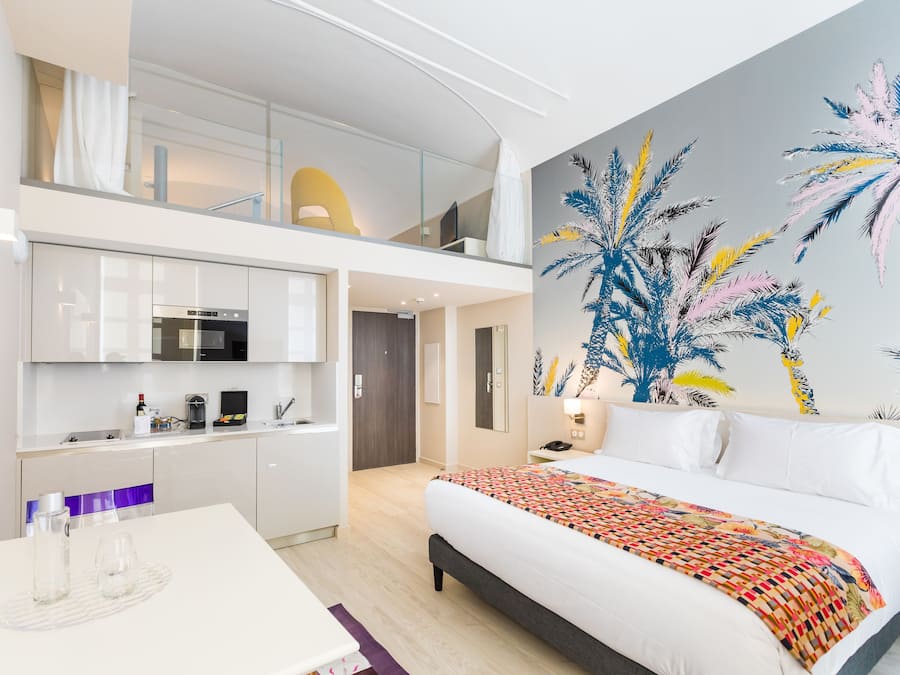 Premium bedding, minibar, in-room safe, soundproofing