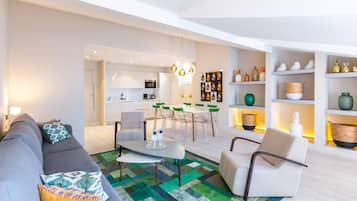 Apartment, 3 Bedrooms | Living room | Flat-screen TV