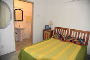 Luxury House, 1 Queen Bed, Valley View, Garden Area | Desk, free WiFi, bed sheets