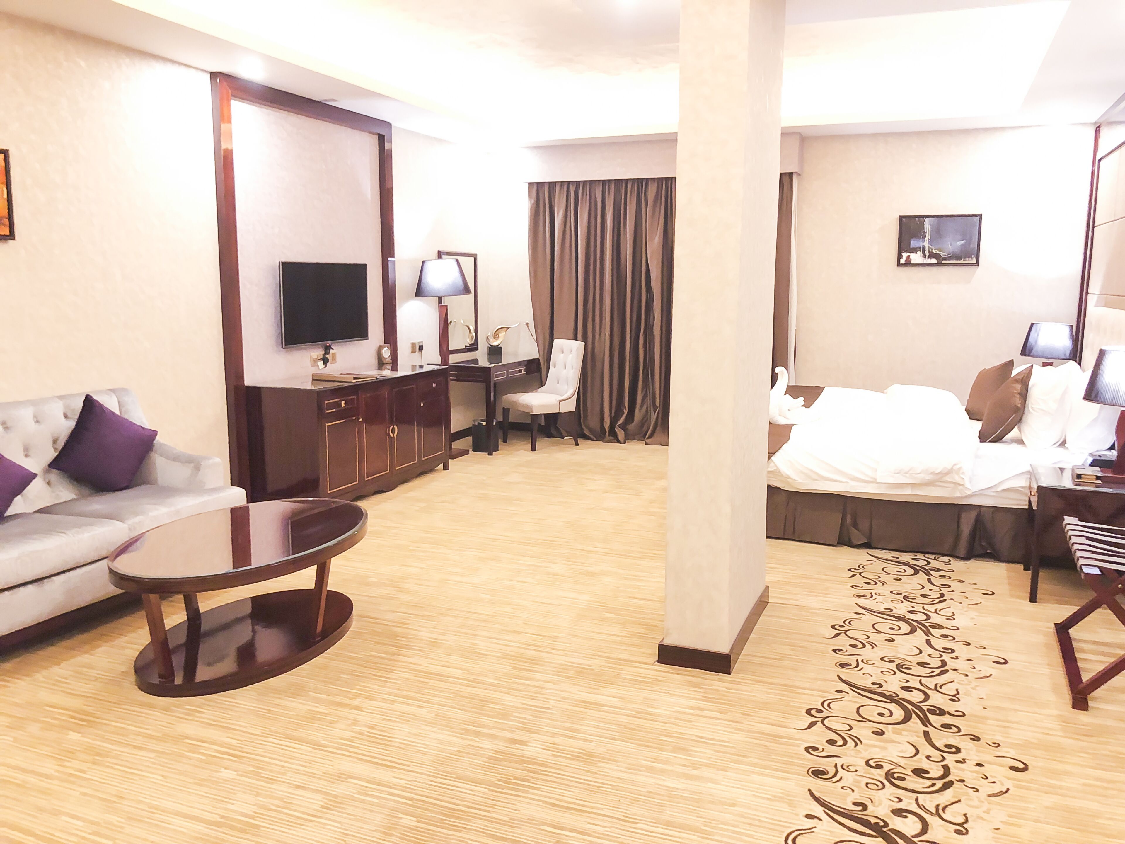 deluxe room (super) | minibar, in-room safe, desk, soundproofing