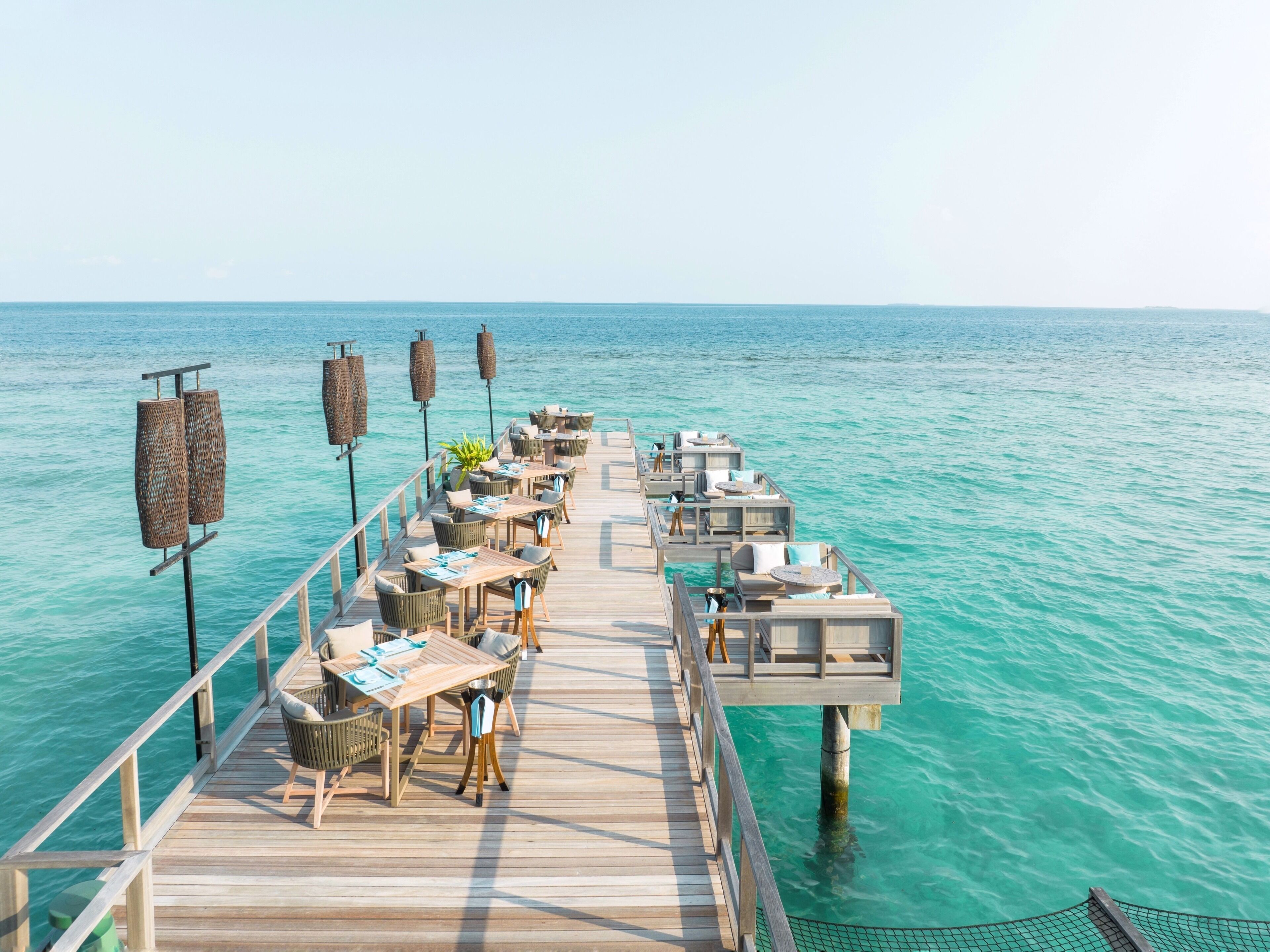 6 restaurants; breakfast, lunch and dinner served 