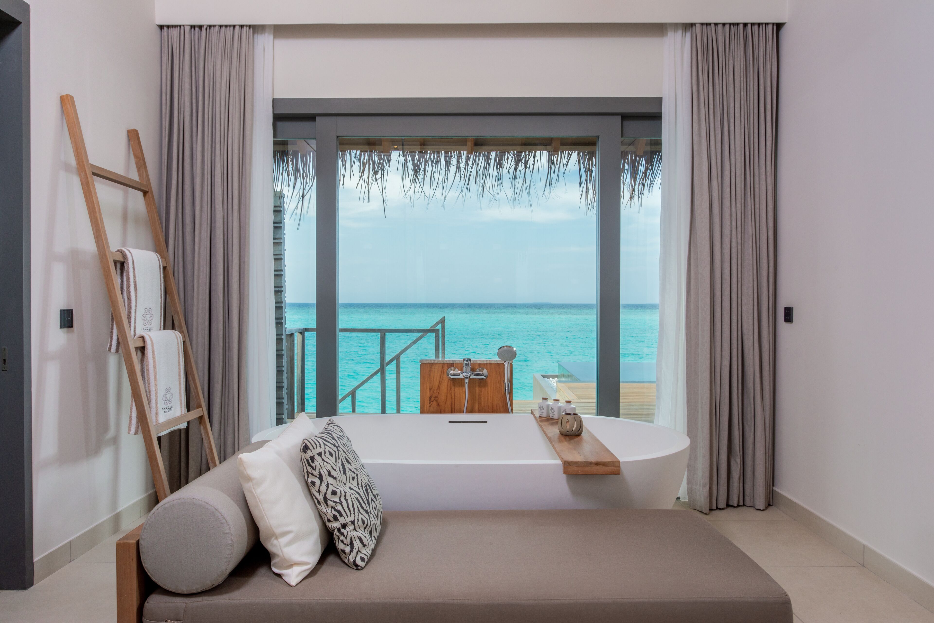 separate bathtub and shower, rainfall showerhead, free toiletries