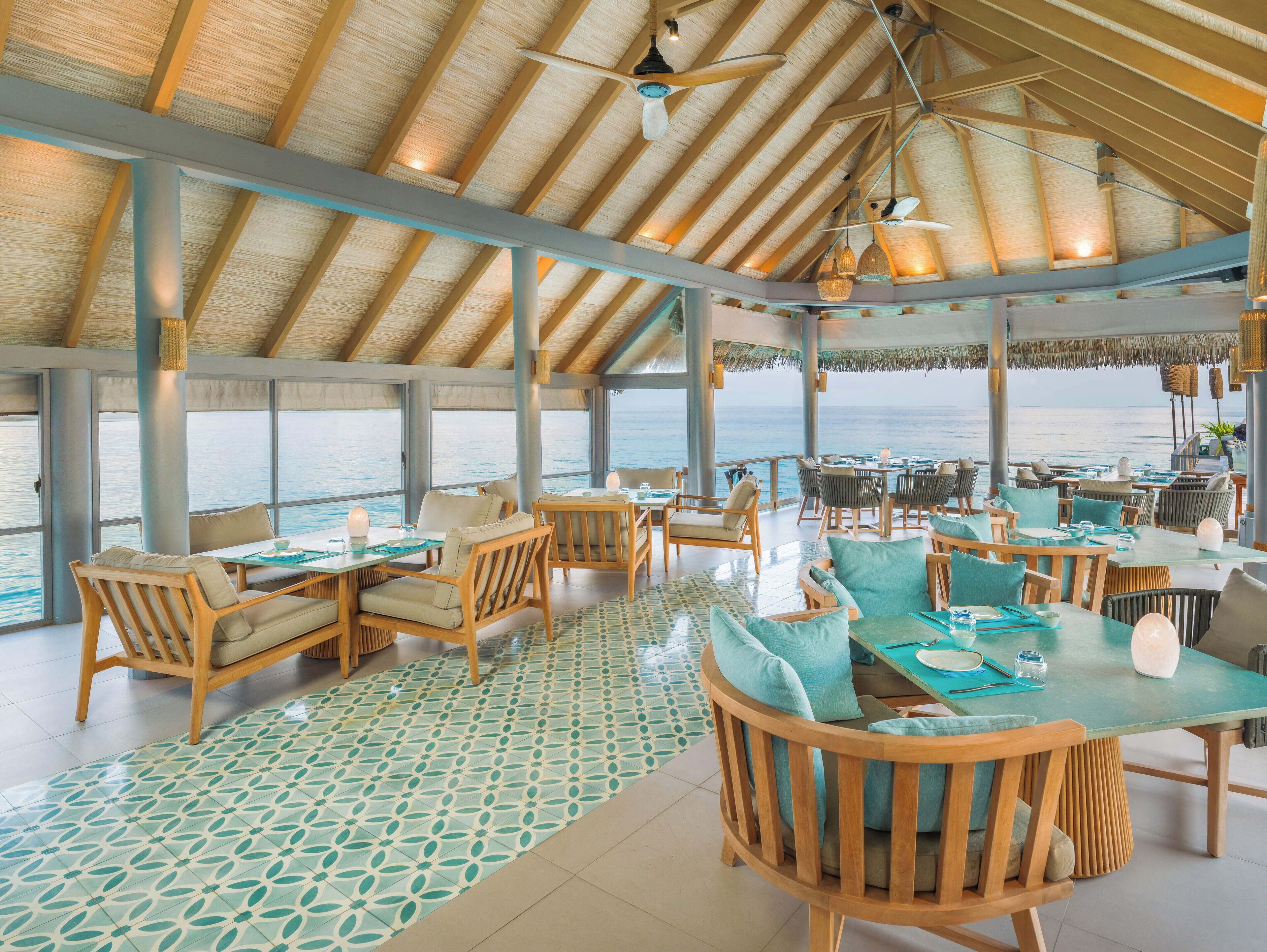 6 restaurants, breakfast, lunch, dinner served; international cuisine