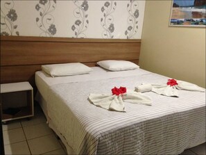 Frigobar, cofres nos quartos, cortinas blackout, Wi-Fi de cortesia