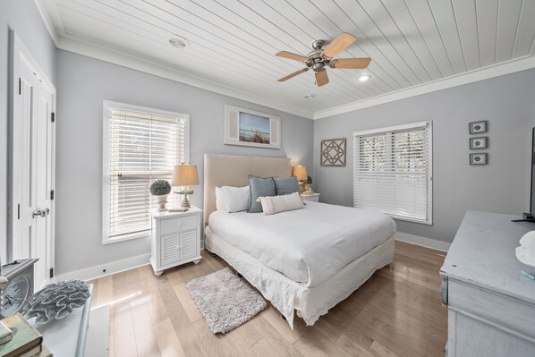 3 chambres, bureau, fer et planche à repasser, accès au Wi-Fi (inclus)