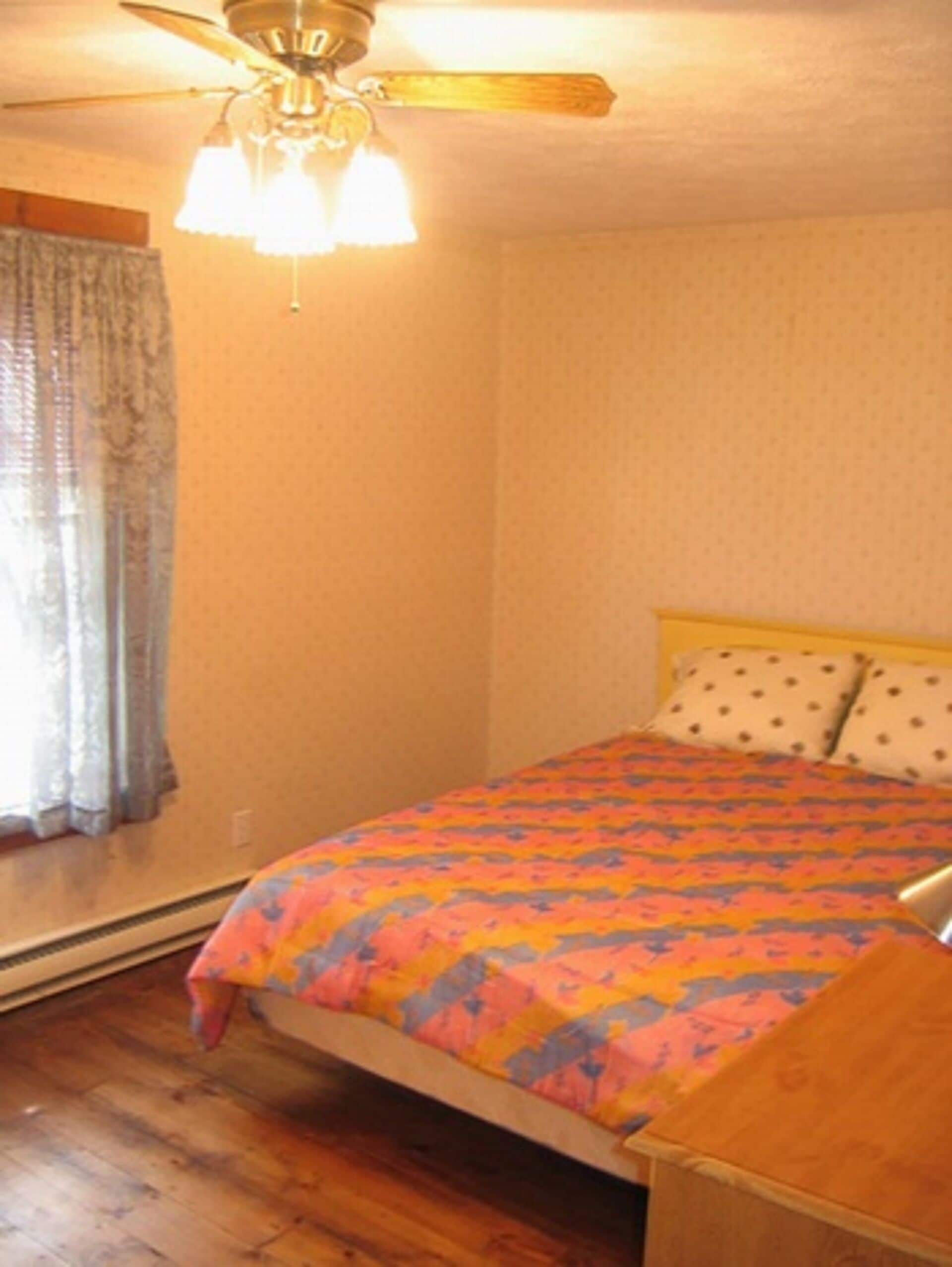 4 makuuhuonetta, työpöytä, silitysrauta/-lauta, ilmainen Wi-Fi