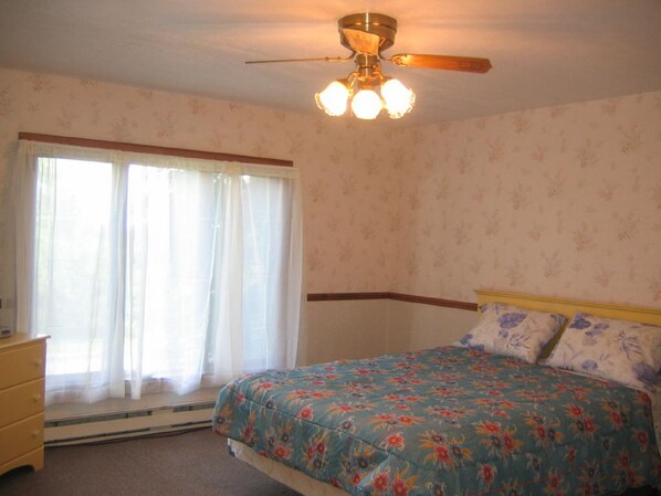 4 makuuhuonetta, työpöytä, silitysrauta/-lauta, ilmainen Wi-Fi