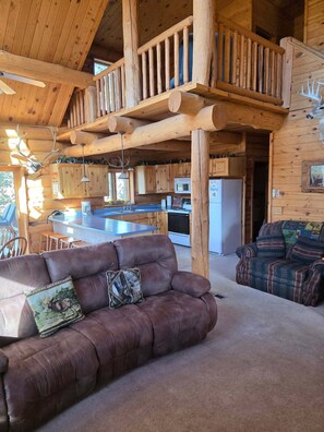 Smart-TV, peis, DVD-spiller og fotballspill