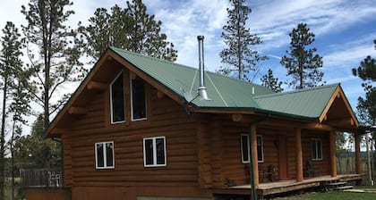 Family Friendly 4BR, 3 Bath Cabin w/Hot Tub in the heart of the Black Hills