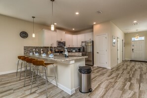 Fridge, microwave, oven, stovetop - ⭐Golf Resort⭐- 9Bed/5Bath Home in ChampionsGate/Private Pool+SPA (Champions Gate)