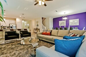 Fernseher, Videospielkonsole, DVD-Player, Tischfußball