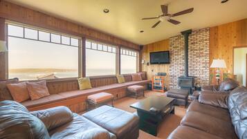 Flachbildfernseher, Kamin, Videospiele, Netflix