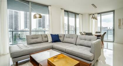 New luxurious 3bdr condo at BW with Resort amenities & Beach Chairs