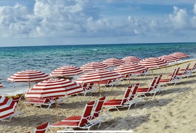 New luxurious 3bdr condo at BW with Resort amenities & Beach Chairs 