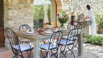 Outdoor dining