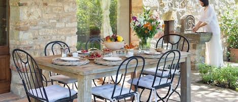 Outdoor dining