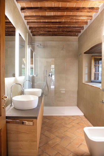 Enchanting Tuscan Villa / Private Estate / Heated Pool / Panoramic Views